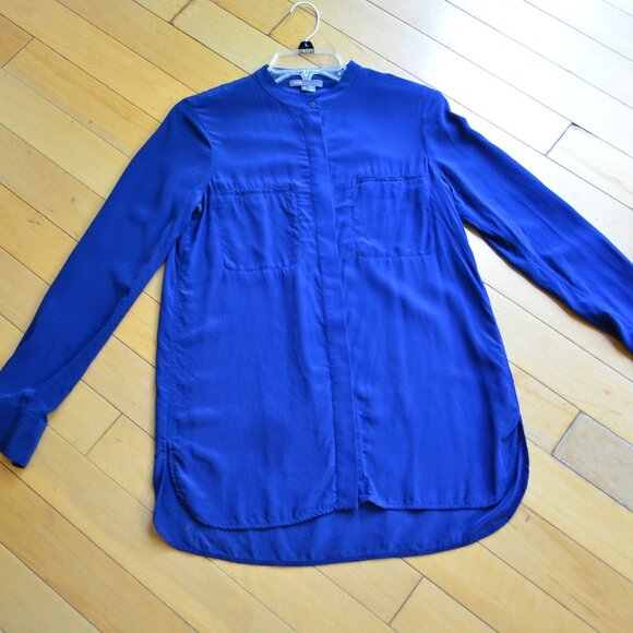 Vince 100% silk Blouse Size 2 Navy - Picture 1 of 10